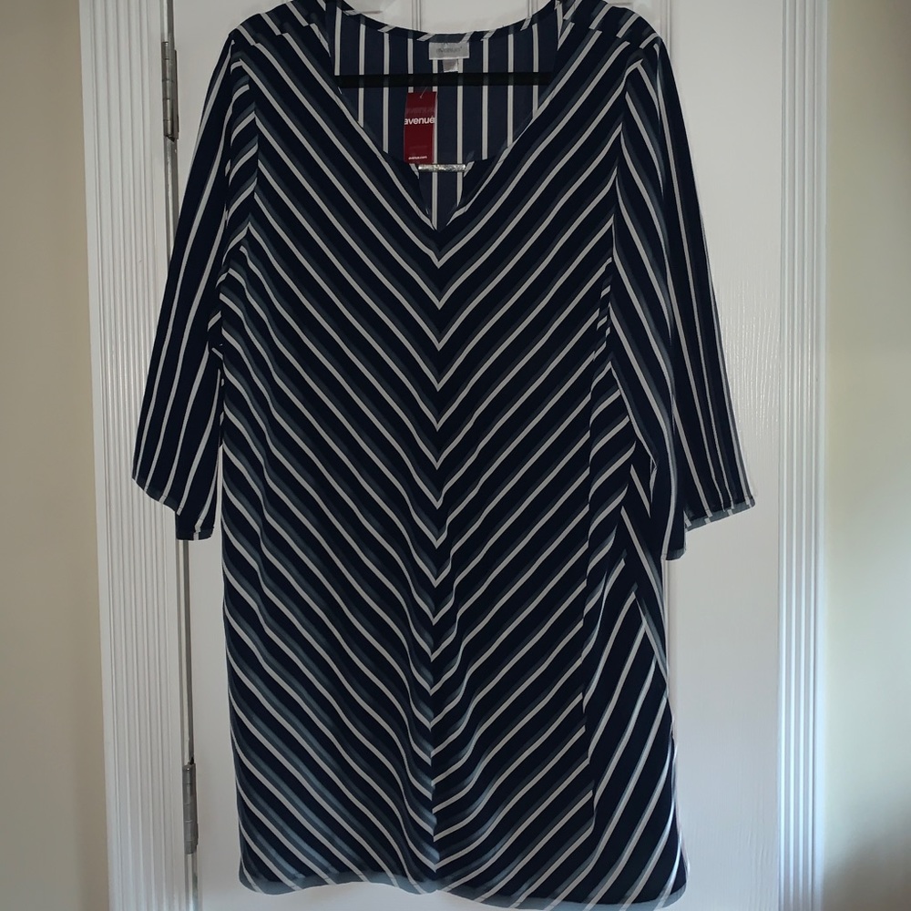 avenue navy blue with white strip top